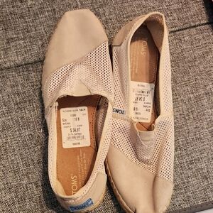 TOMS Women's Cream Slip-On Shoes